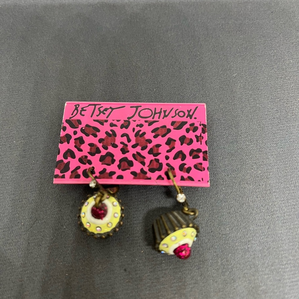 Betsy Johnson cupcake earrings - Picture 4 of 4